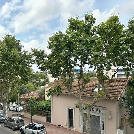 Bel A 15 Minutes De Cannes Daire *